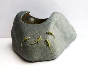 Toon Thijs - Steen met salamanders